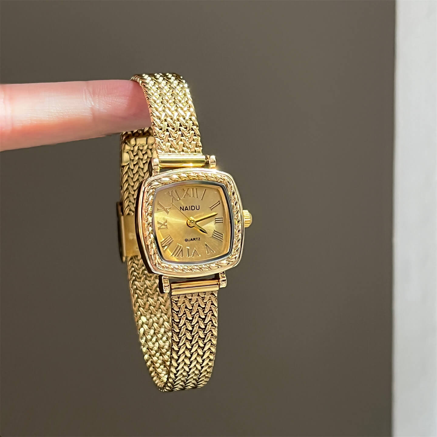 Mesh strap Roman watch.g (1)