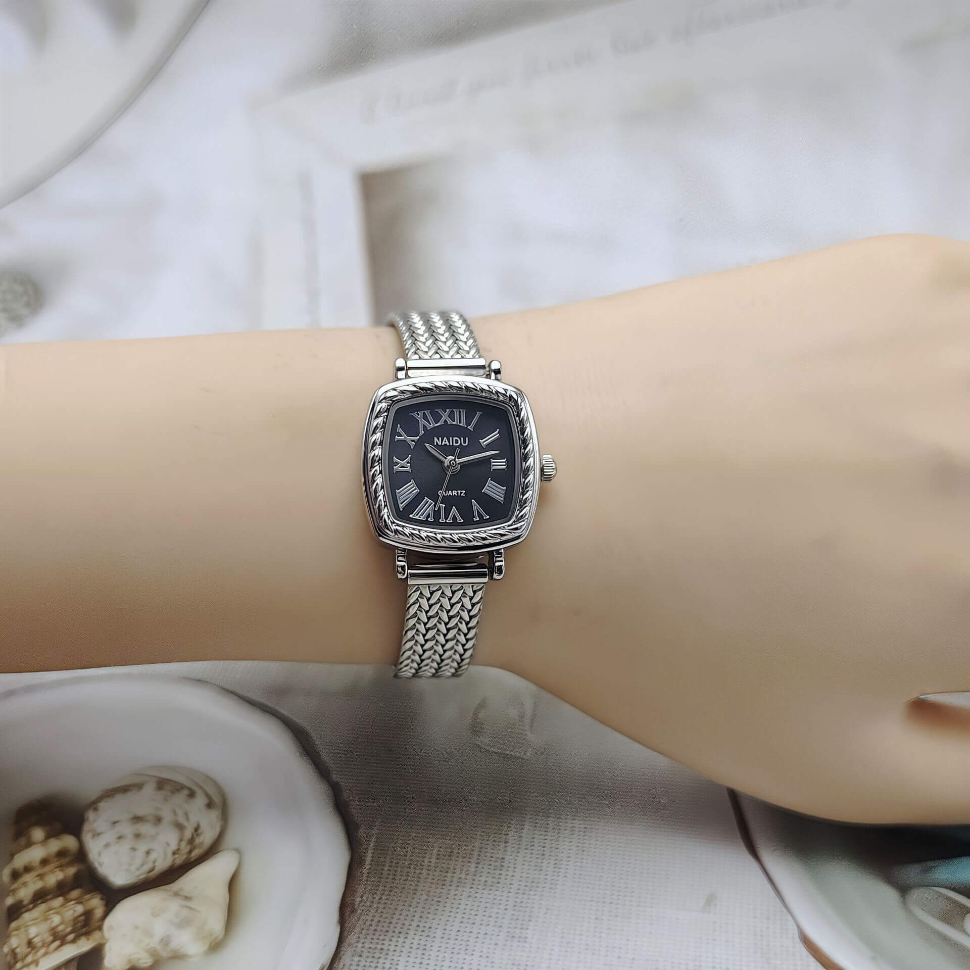 Mesh strap Roman watch.sb (2)