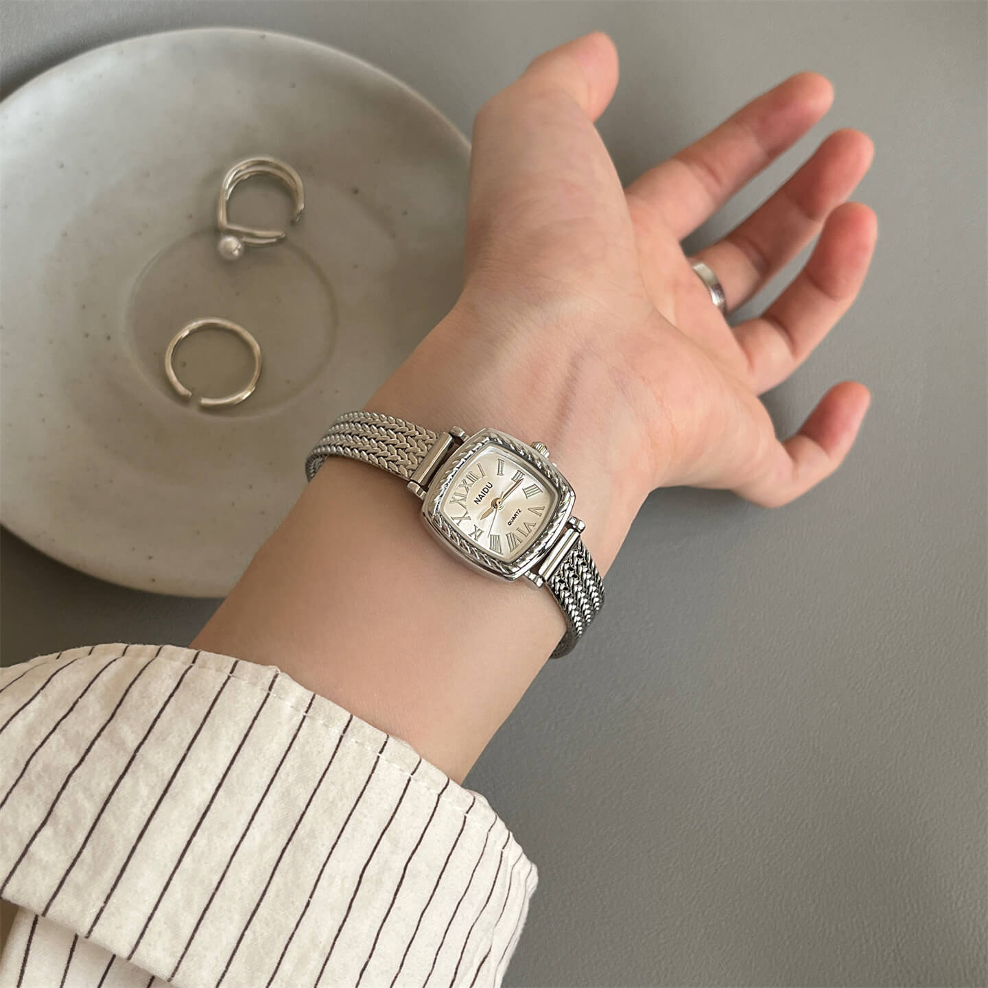 Mesh strap Roman watch.w (1)