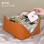কোডঃ CB2br;  Travel cosmetic bag